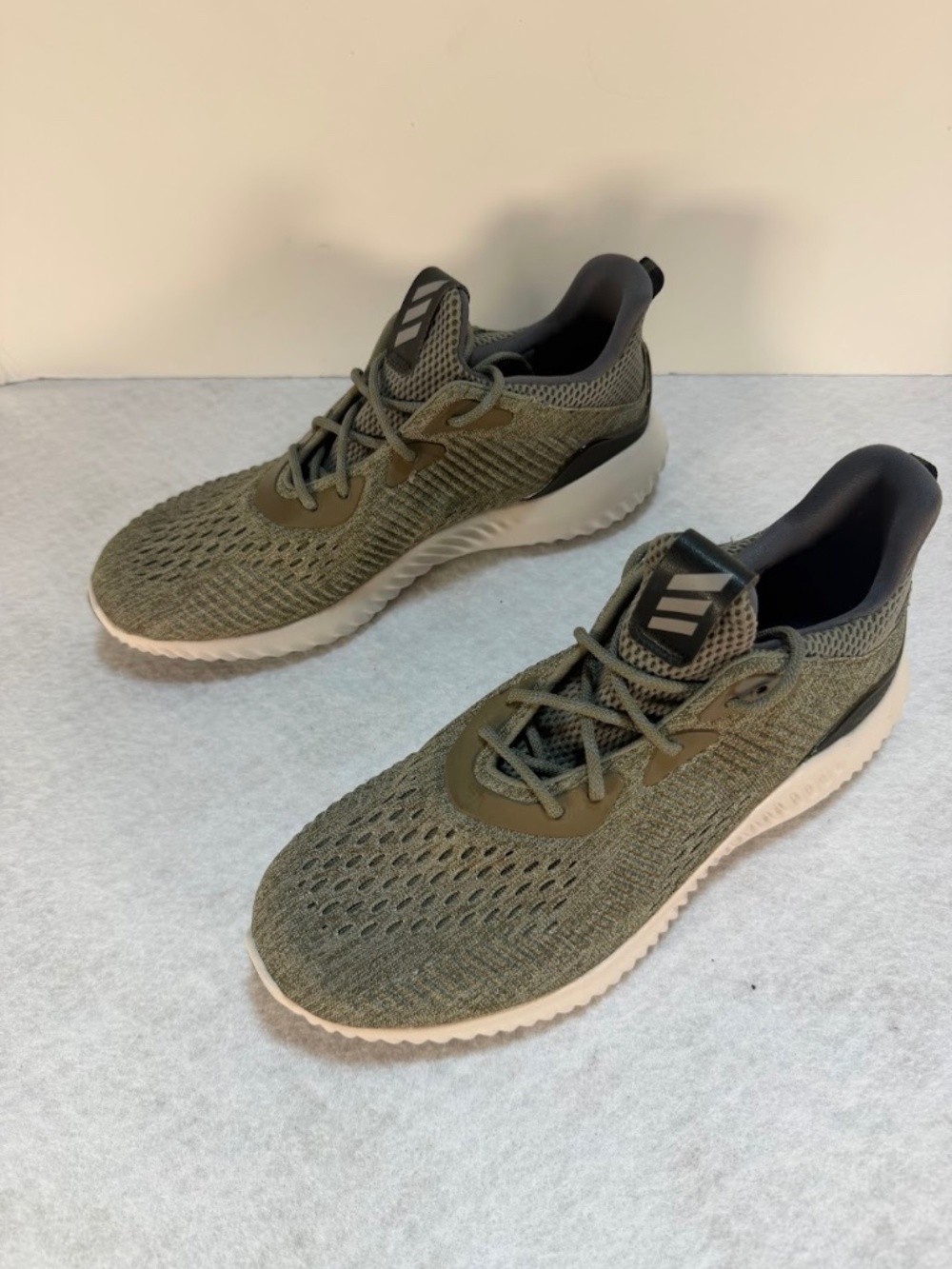 Adidas Alphabounce EM BW1191 Running Shoes Mens Size 9 Gray Athletic Sneakers